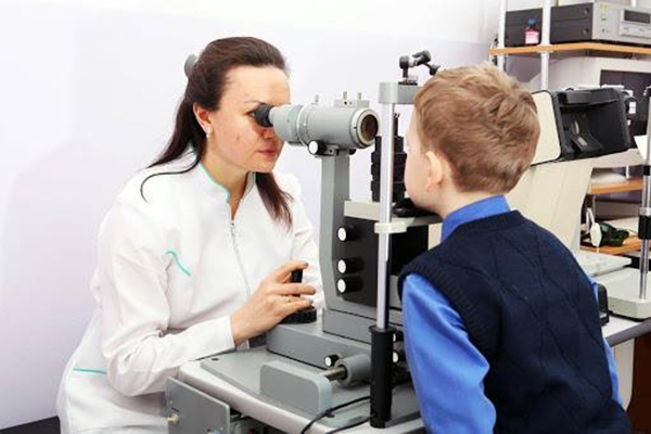 Проверка зрения у офтальмолога в оптике г. Луганска