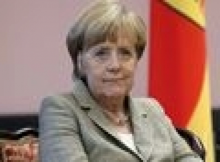 СМИ: Меркель заявила, что путь Украины по выходу из кризиса не должен навредить России