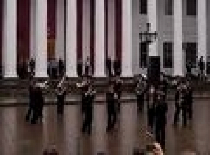 Оркестр Нацгвардии Украины исполнил песню "Ленинграда" о лабутенах