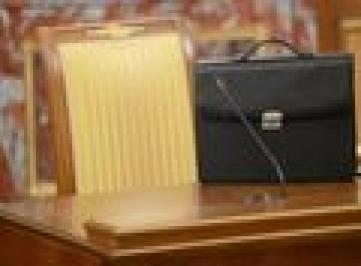 Кабмін вирішив, що держслужбовцям достатньо прожиткового мінімуму