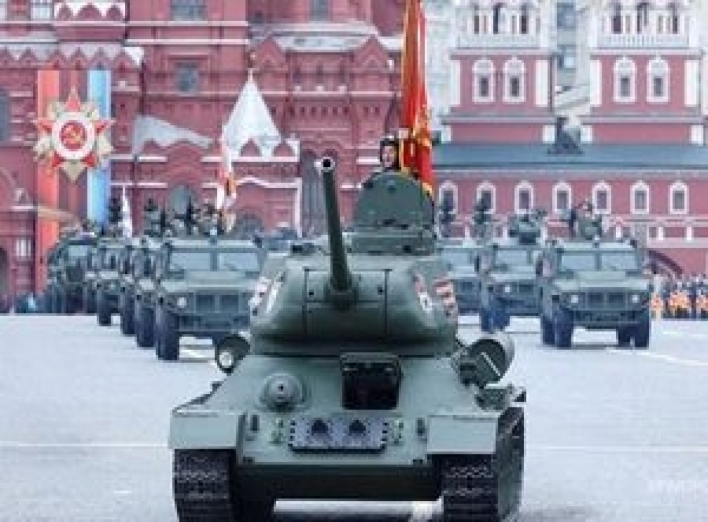 Парад в Москве стал лидером по запросам в Украине