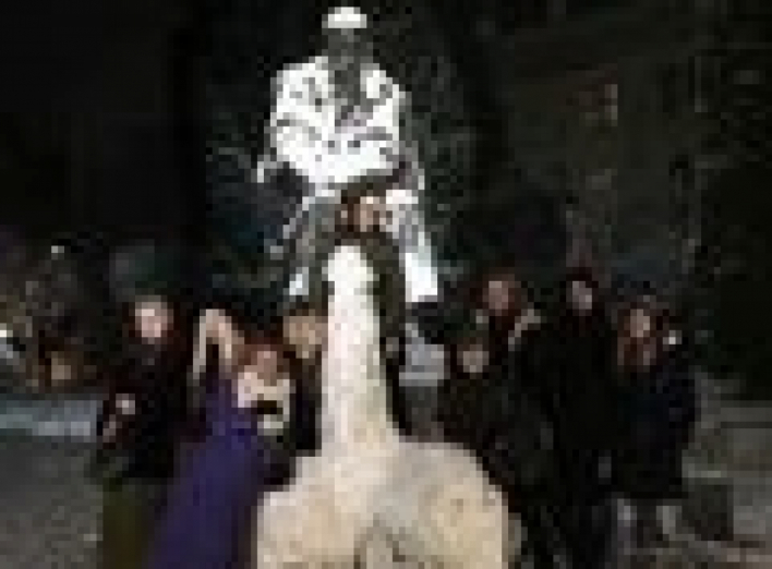 Скандал у Тернополі: невідомі перед пам’ятником Шевченка зліпили статевий орган 
