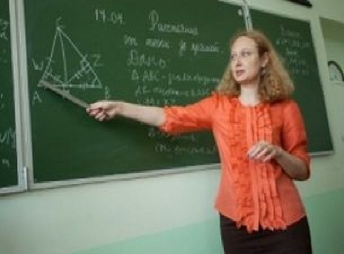 Минимальная зарплата учителя в Украине с 1 января увеличилась до 11 тыс. гривен