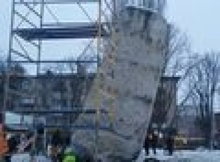 У Чернігові демонтували постамент, що залишився після пам'ятника Леніну