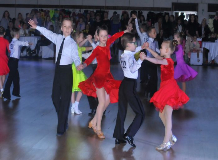 Танцевальный турнир прошел почти без поддержки славутчан