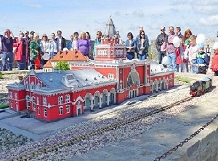 З’явилась мініатюра Чернігівського вокзалу фото