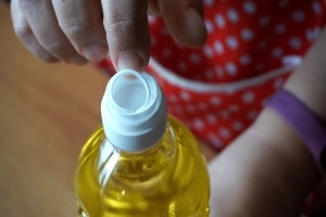 Кільце на пляшці олії - для чого воно?
