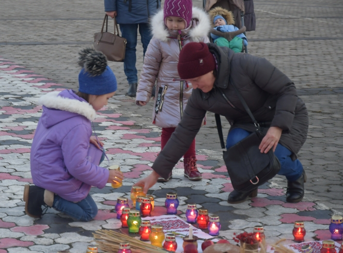 Славутичани долучилися до Всеукраїнської акції «Запали свічку» (фото, відео) фото