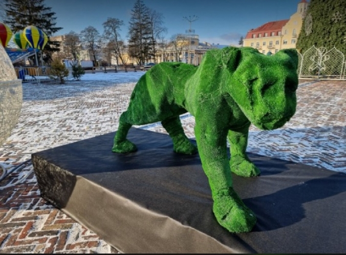У Чернігові встановили зеленого тигра