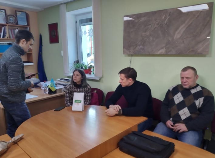 Дружині загиблого захисника України Василя Білого  вручили пам'ятну відзнаку  фото