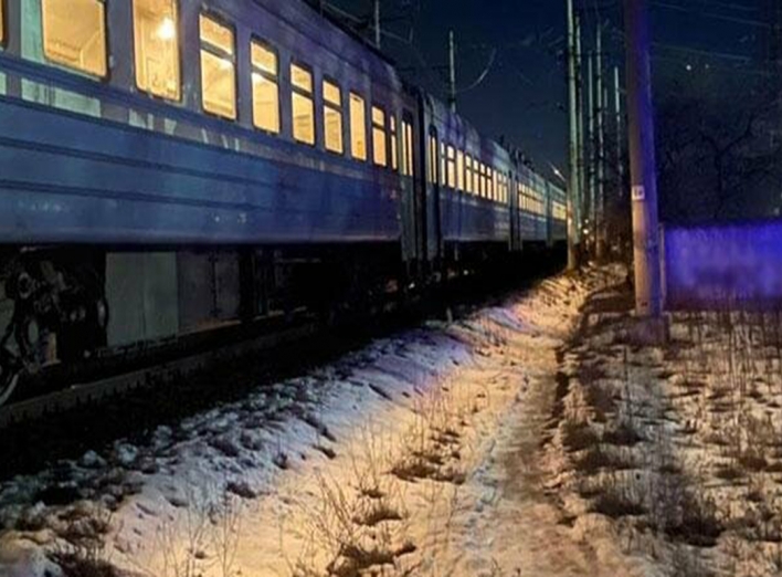 Поліція розслідує обставини наїзду на дівчину потяга «Чернігів-Славутич»  фото