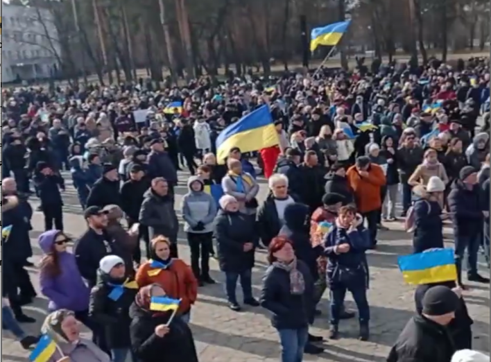 У Славутичі багатотисячний мітинг на підтримку України фото