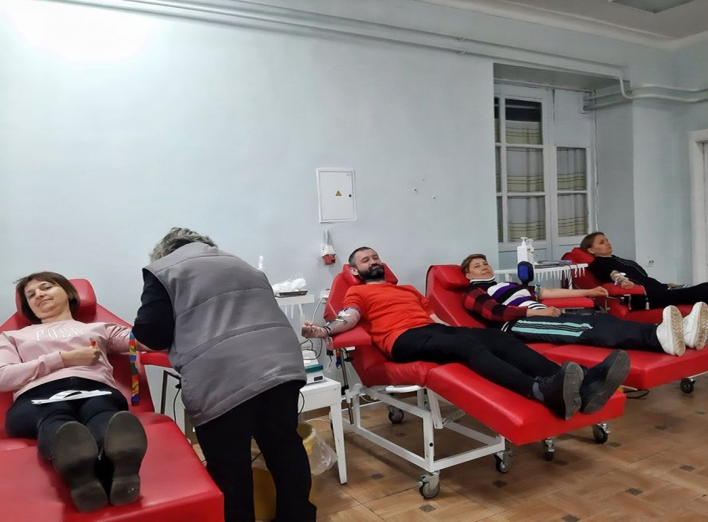 Добровольці зі Славутича продовжують здавати кров на потреби країни фото