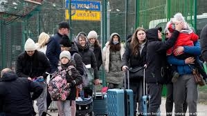 В якій країні українським біженцям платять найвищу зарплату? фото
