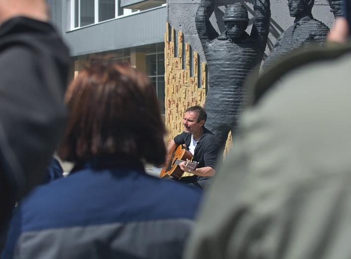 Святослав Вакарчук заспівав на ЧАЕС (відео) фото