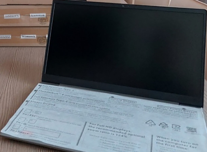 500 ноутбуків школярі Чернігівщини отримали від ЮНІСЕФ фото