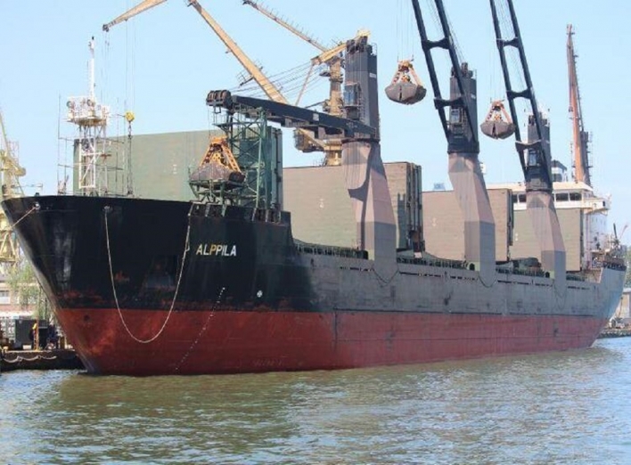Завдяки новому морському маршруту судно з українською кукурудзою прибуло в порт Іспанії фото