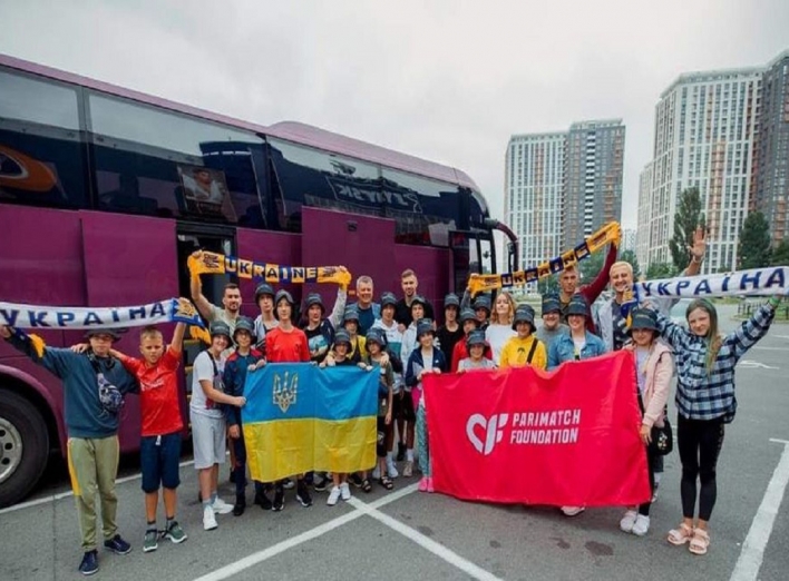 20 юних славутицьких спортсменів відправились на відпочинок у Болгарію фото