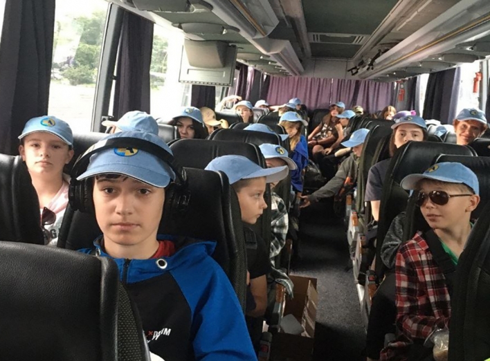 42 дитини із родин славутицьких військовополонених та військовослужбовців ЗСУ відправились на відпочинок у Польщу фото