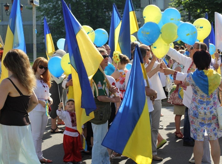 Мене ніколи ніхто не вчив любити Україну