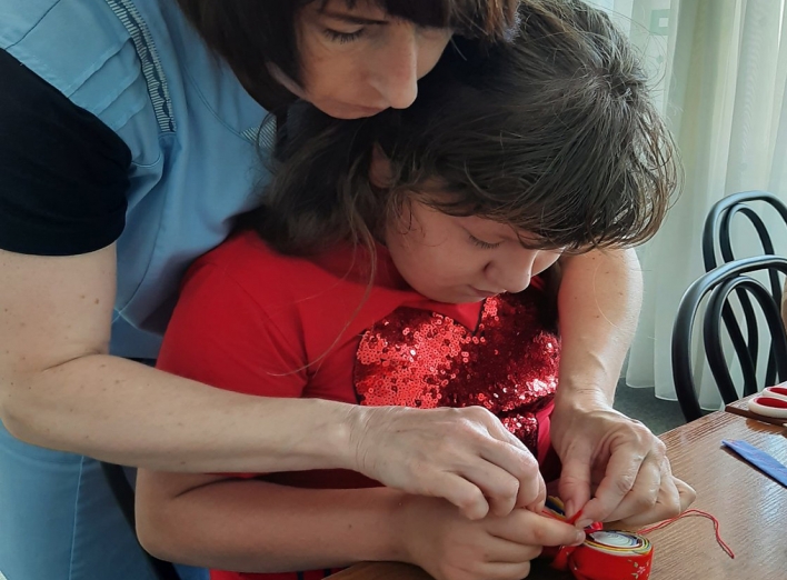 Українська символіка руками дітей та людей з інвалідністю фото