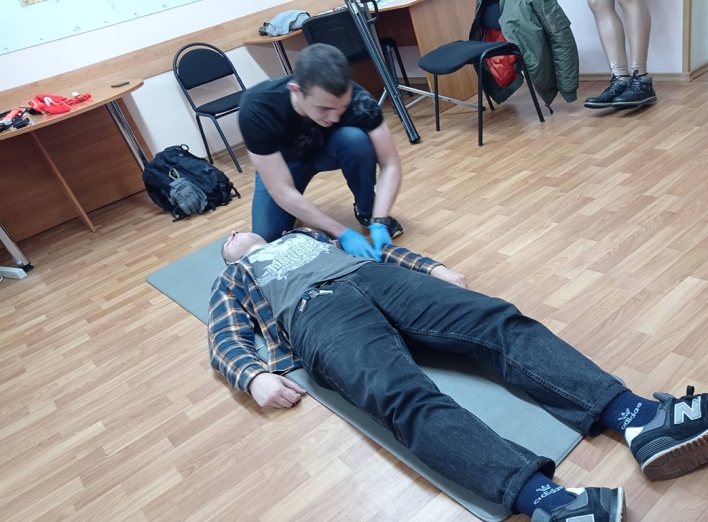 Надавати першу медичну допомогу навчали у Славутицькому СПЦ фото
