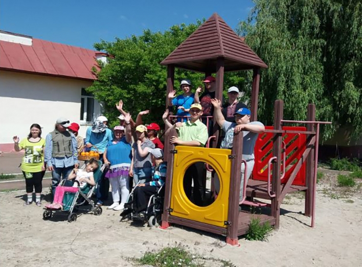 До Міжнародного дня осіб з інвалідністю  Центр "БлагоДар" проводить благодійну акцію-ярмарок на підтримку ЗСУ фото