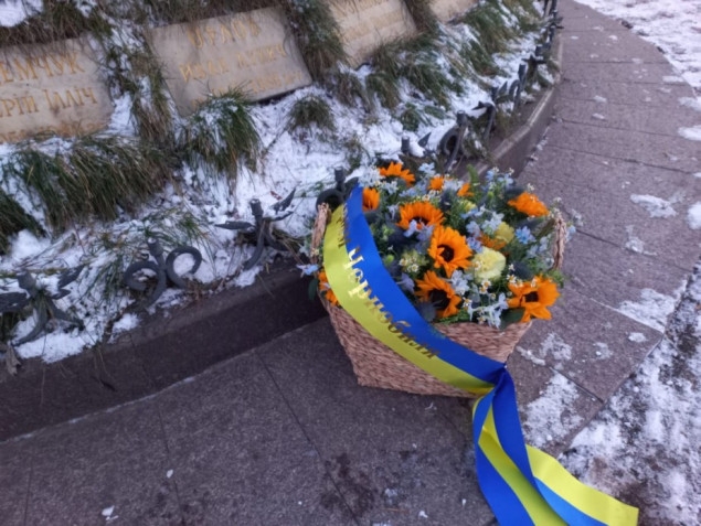 Президент України вшанував пам'ять  ліквідаторів аварії на ЧАЕС фото