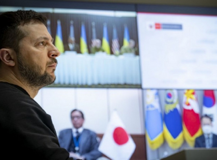 Зеленський закликав учасників "Рамштайну" надати Україні F16 і далекобійні ракети фото