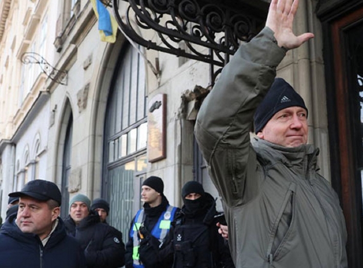 Апеляція щодо відсторонення Атрошенка: на суд приїхали Кличко і 30 мерів