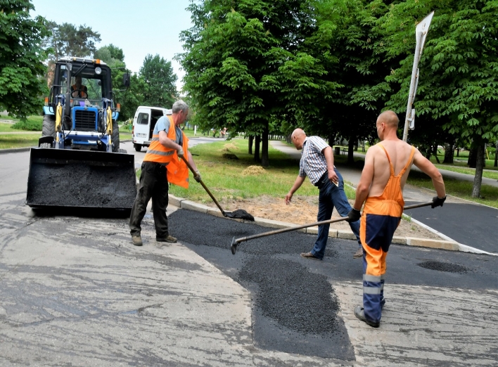 Коли у Славутичі розпочнуть ремонт доріг? фото