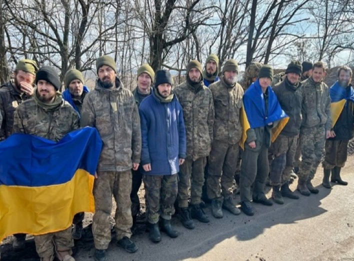 130 військових Україна визволила з російського полону фото