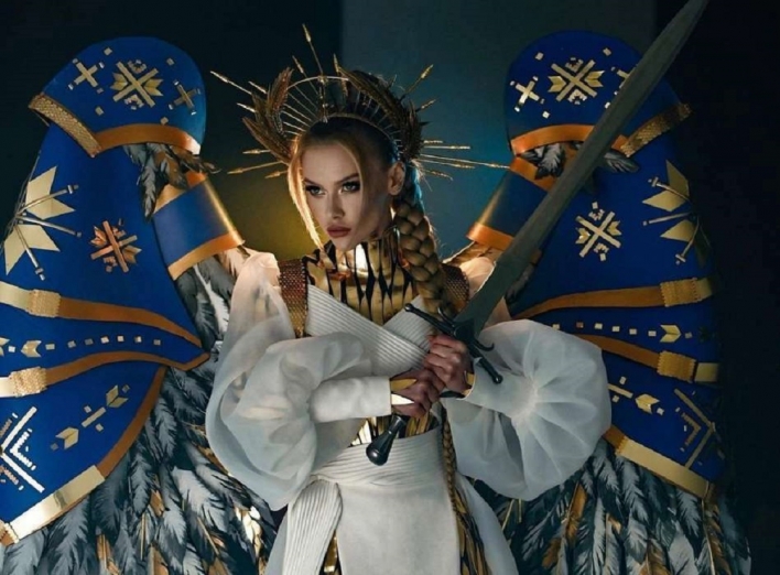 Вперше в історії конкурсу "Міс Всесвіт-2022" переміг  національний костюм українки Вікторії Апанасенко 