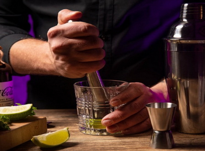 Шейкер для коктейлів – незамінний інструмент для приготування незвичайних напоїв фото