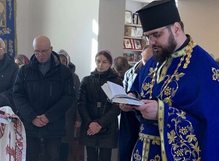 Славутич молиться за звільнення з полону нацгвардійців, що охороняли Чорнобильську АЕС фото