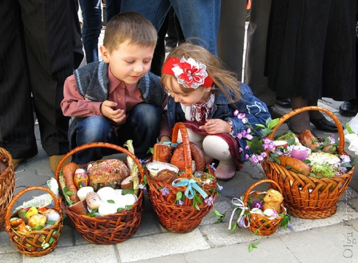 Великдень: коли у  Славутичі можна освятити паски  фото