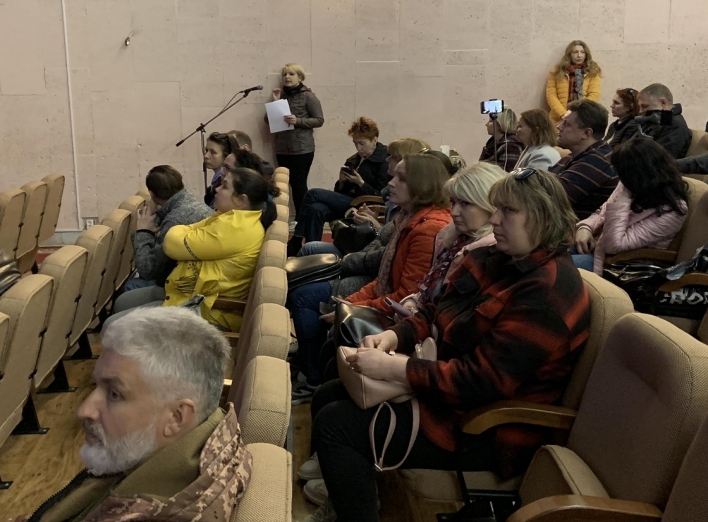 У Кіноконцертному комплексі триває дискусія щодо реформування освіти у Славутичі фото