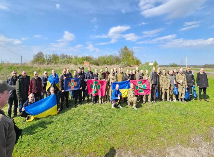 Захисники Азовсталі і Маріуполя: Україна повернула ще 44 полонених  фото