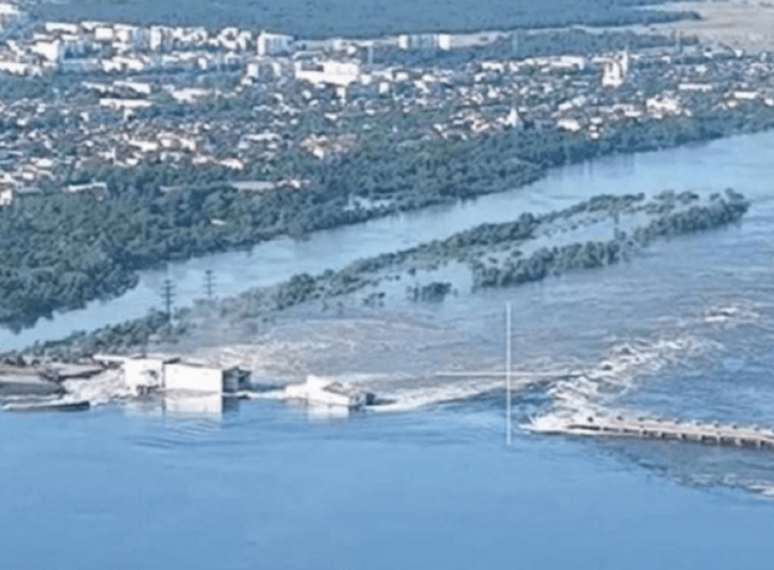 Російські окупанти підірвали Каховську ГЕС: станція повністю пішла під воду. Погрожують новими терактами фото