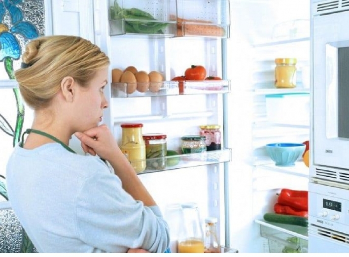 Як швидко прибрати запах з холодильника – народні та спеціальні засоби фото