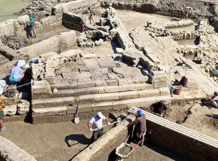 Петербурзькі «археологи» проводять незаконні розкопки і грабунок на території окупованого Херсонесу