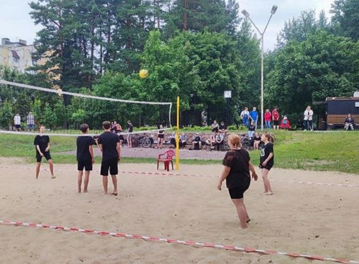 Славутич спортивний: міські змагання з волейболу фото