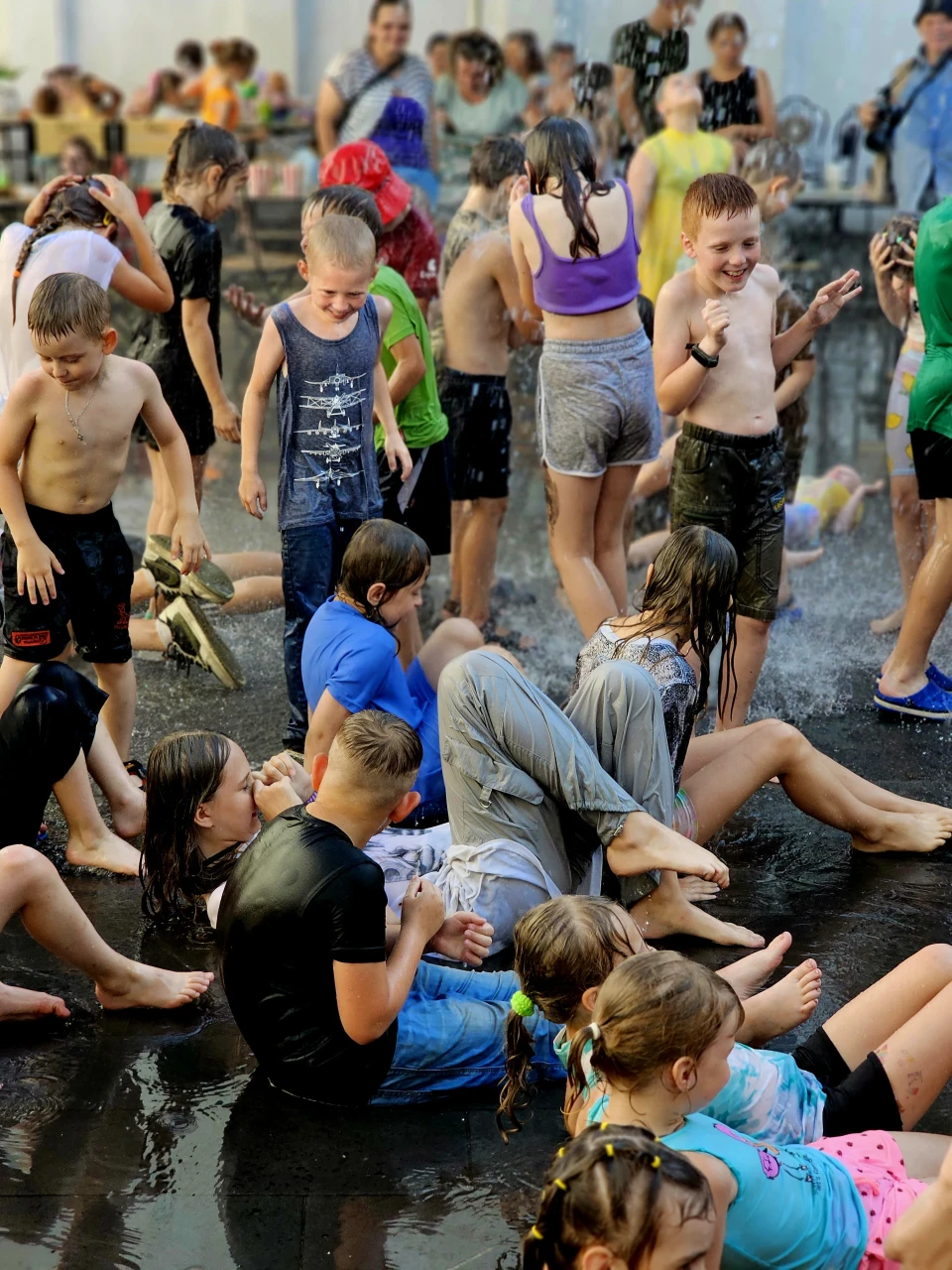 Водяне шоу від ДСНС у Славутичі: Третій рік поспіль — драйв та радість для дітей фото №19