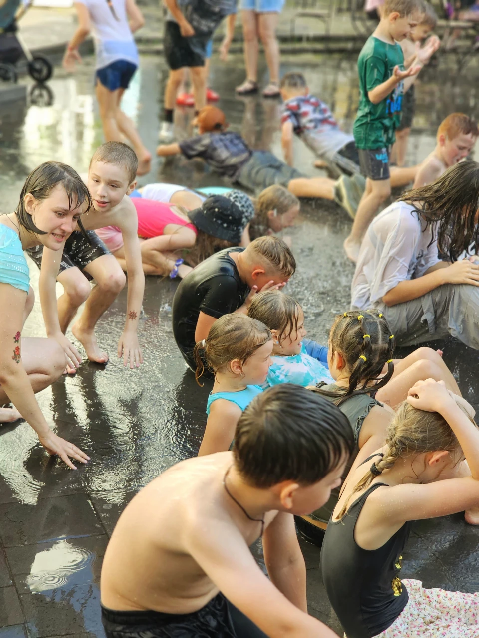 Водяне шоу від ДСНС у Славутичі: Третій рік поспіль — драйв та радість для дітей фото №24