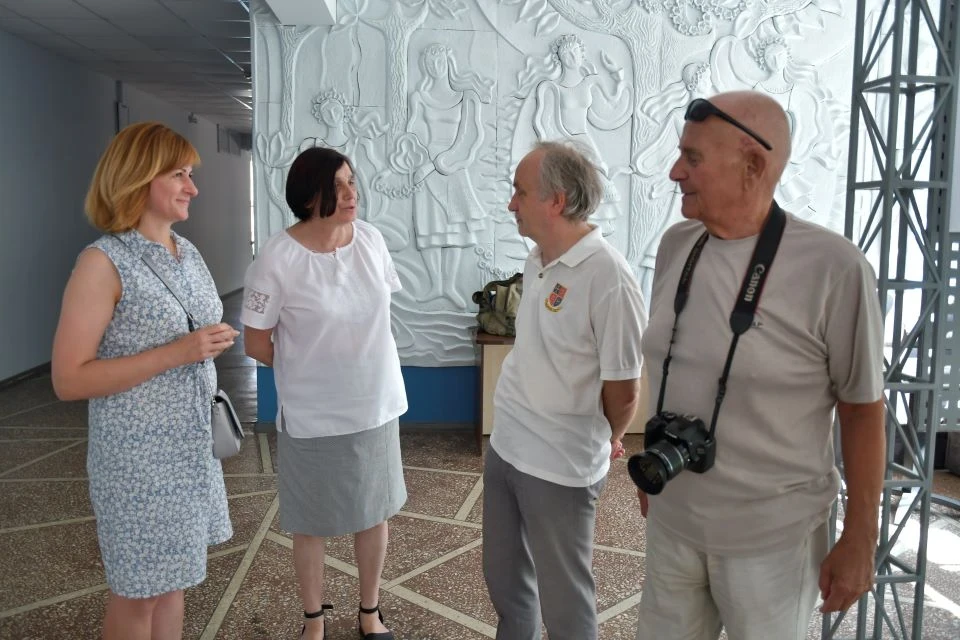 У Чернігівському Палаці культури відкрилася конкурсна фотовиставка "Київський літній фотовернісаж" фото №1