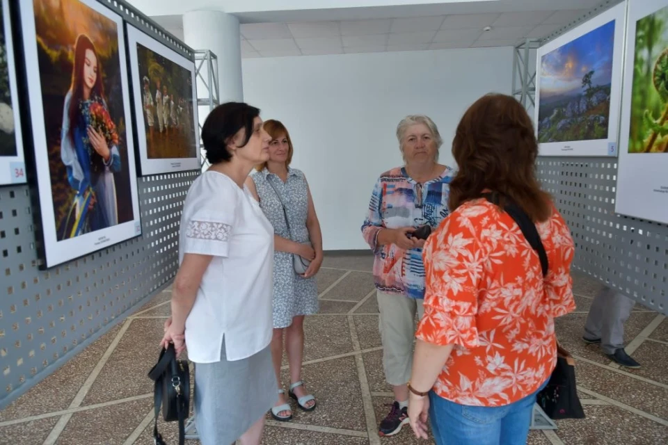 У Чернігівському Палаці культури відкрилася конкурсна фотовиставка "Київський літній фотовернісаж" фото №10