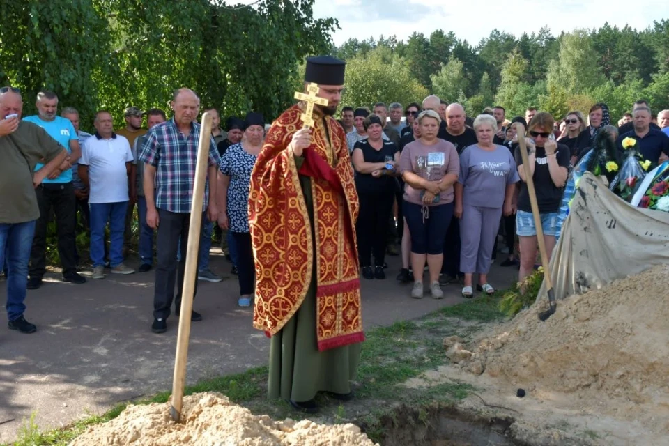 Славутич у жалобі: церемонія прощання з героєм України Романом Храпатим фото №33