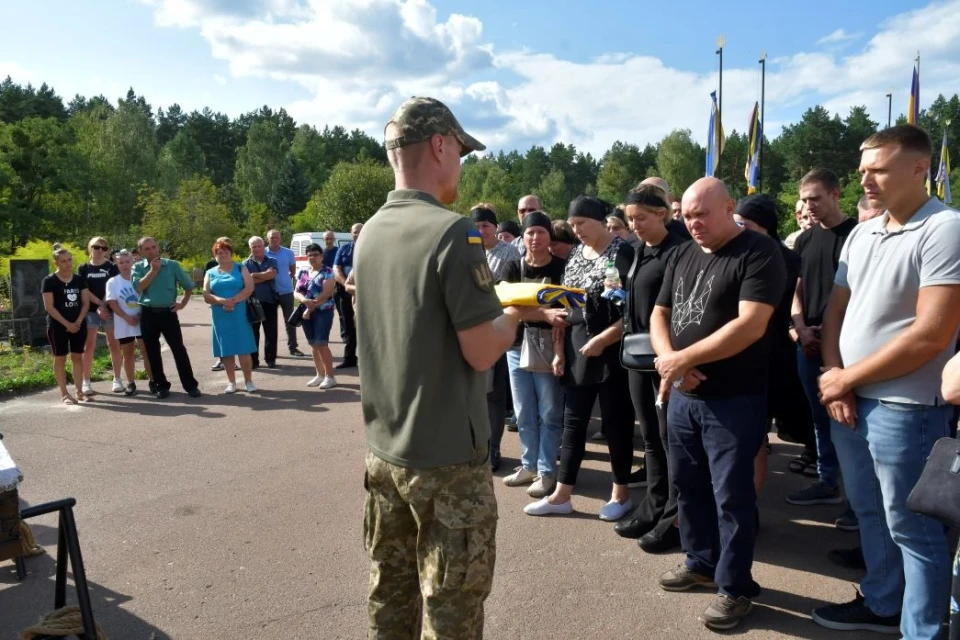 Славутич у жалобі: церемонія прощання з героєм України Романом Храпатим фото №34