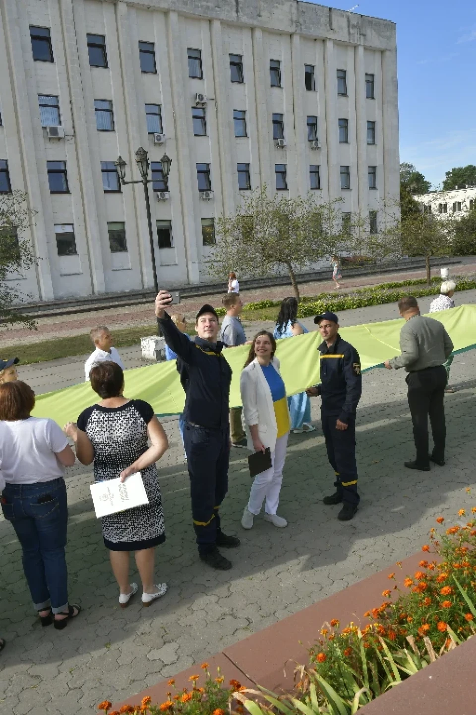 У Славутичі розгорнули 100-метровий прапор на честь Дня Державного Прапора України! фото №8