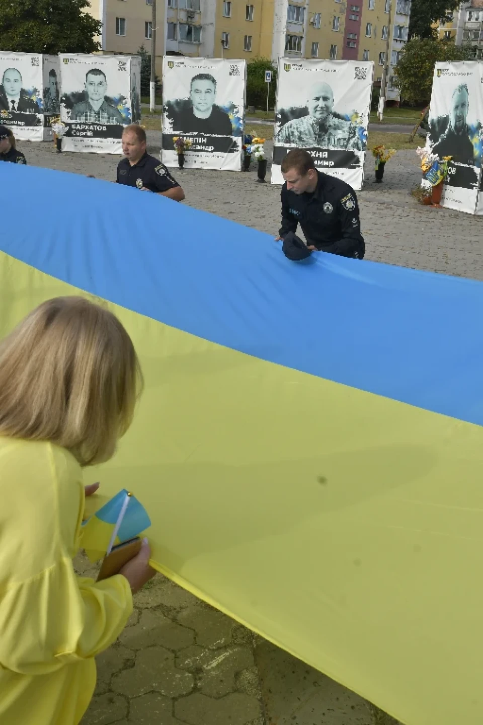 У Славутичі розгорнули 100-метровий прапор на честь Дня Державного Прапора України! фото №14